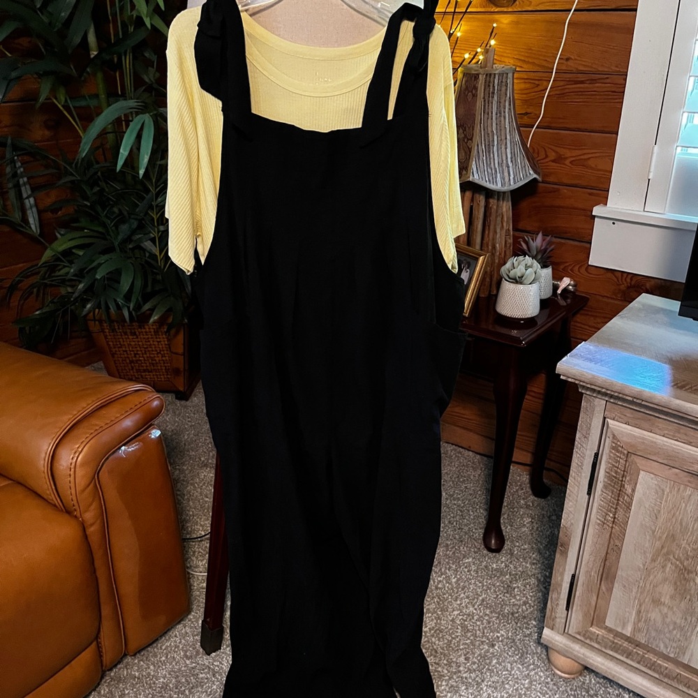 BloomChic 22/24 Black Tie-Strap Jumpsuit with Yellow Top(60”B x 64”width x 24”L)